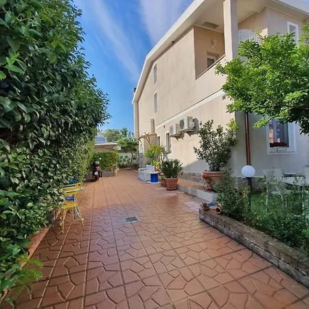 Da Nuccia Bed & Breakfast 3*